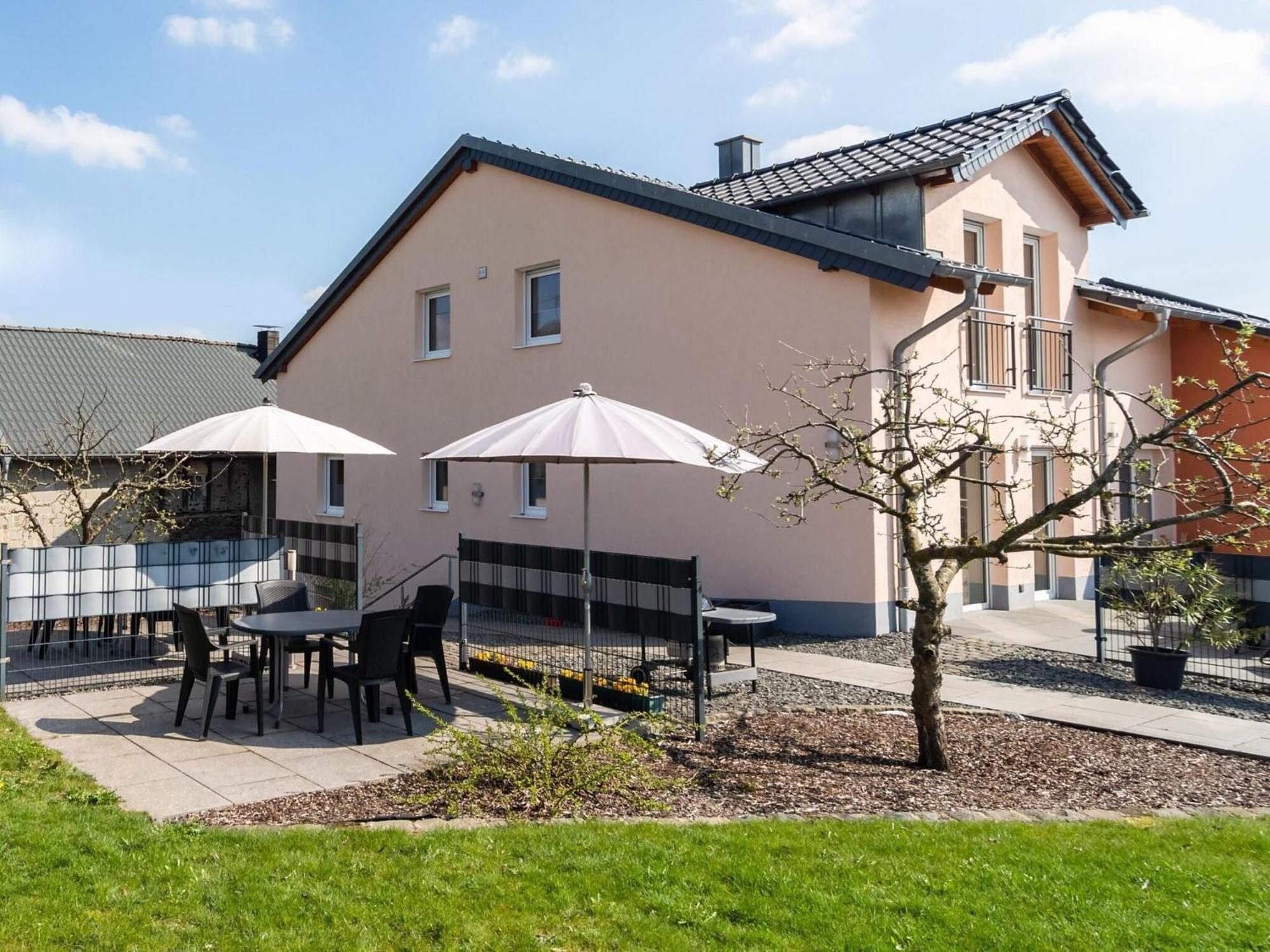Lovely Modern Apartment With Private Terrace Ellscheid Exterior foto