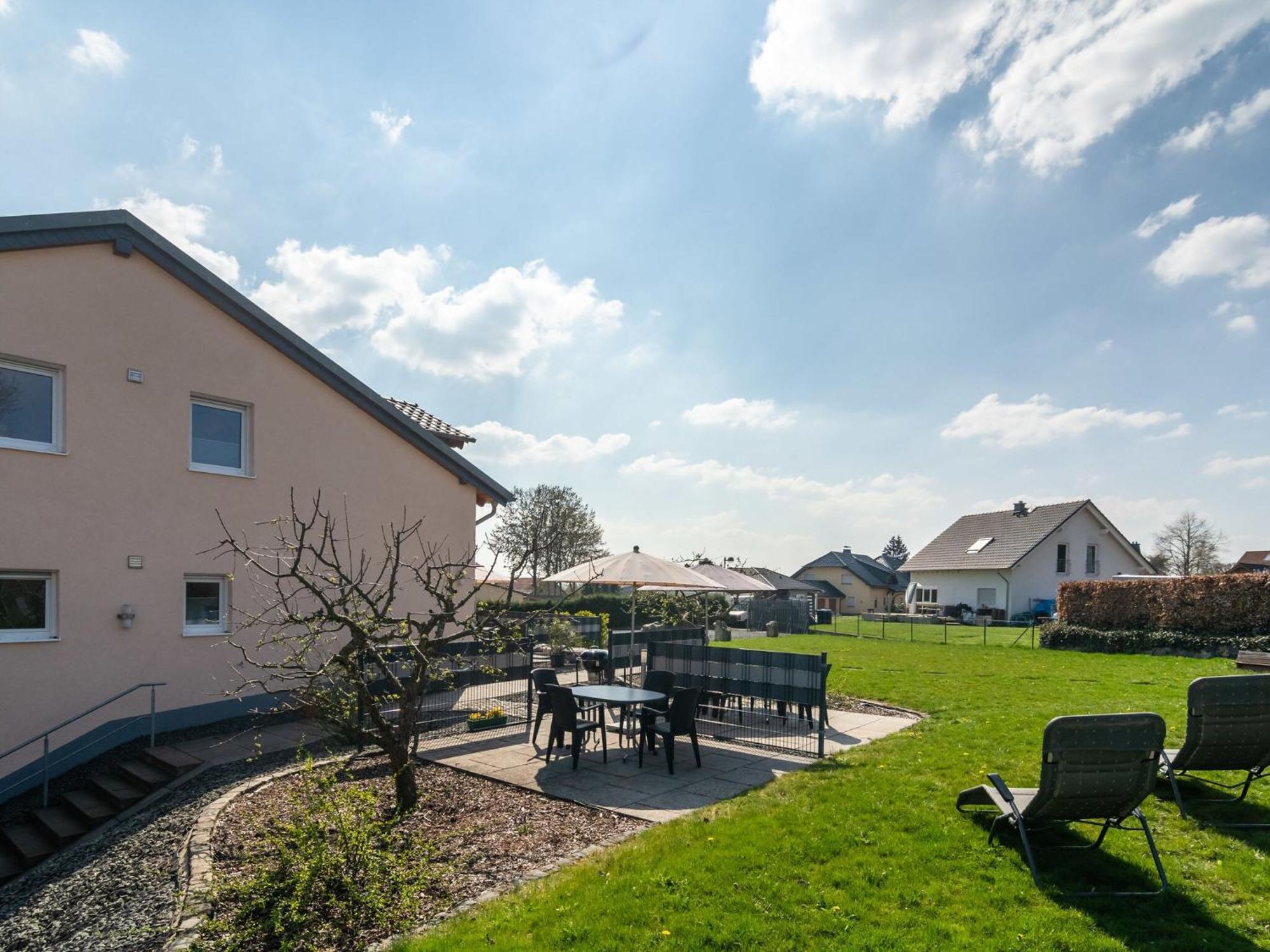 Lovely Modern Apartment With Private Terrace Ellscheid Exterior foto