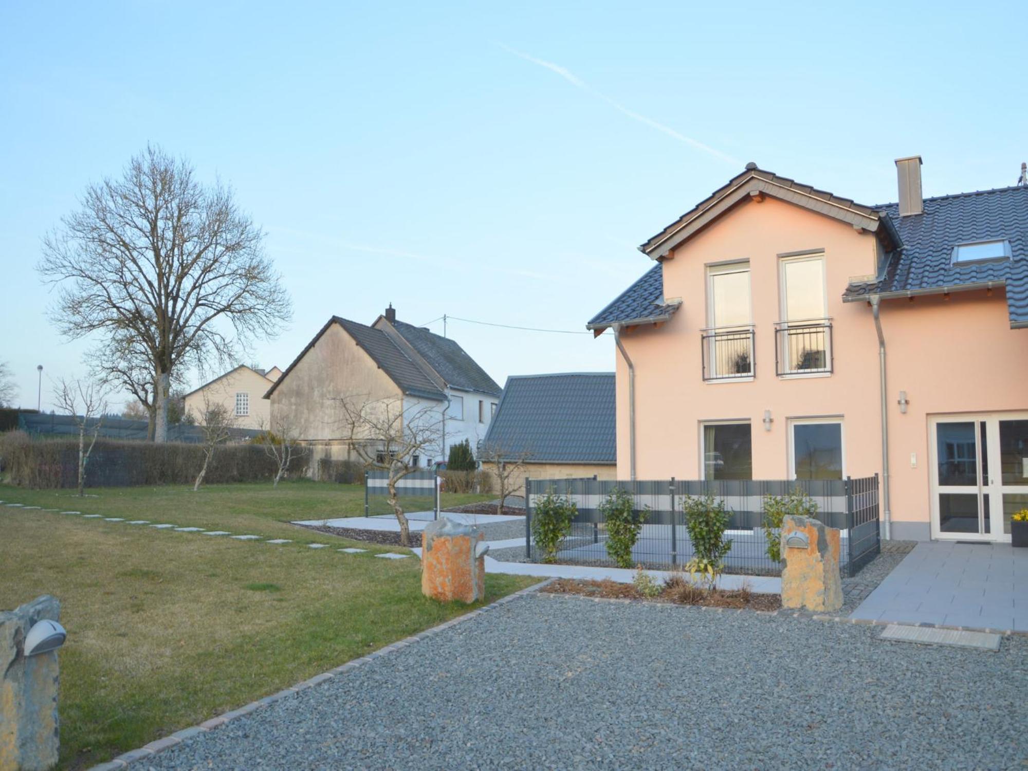 Lovely Modern Apartment With Private Terrace Ellscheid Exterior foto
