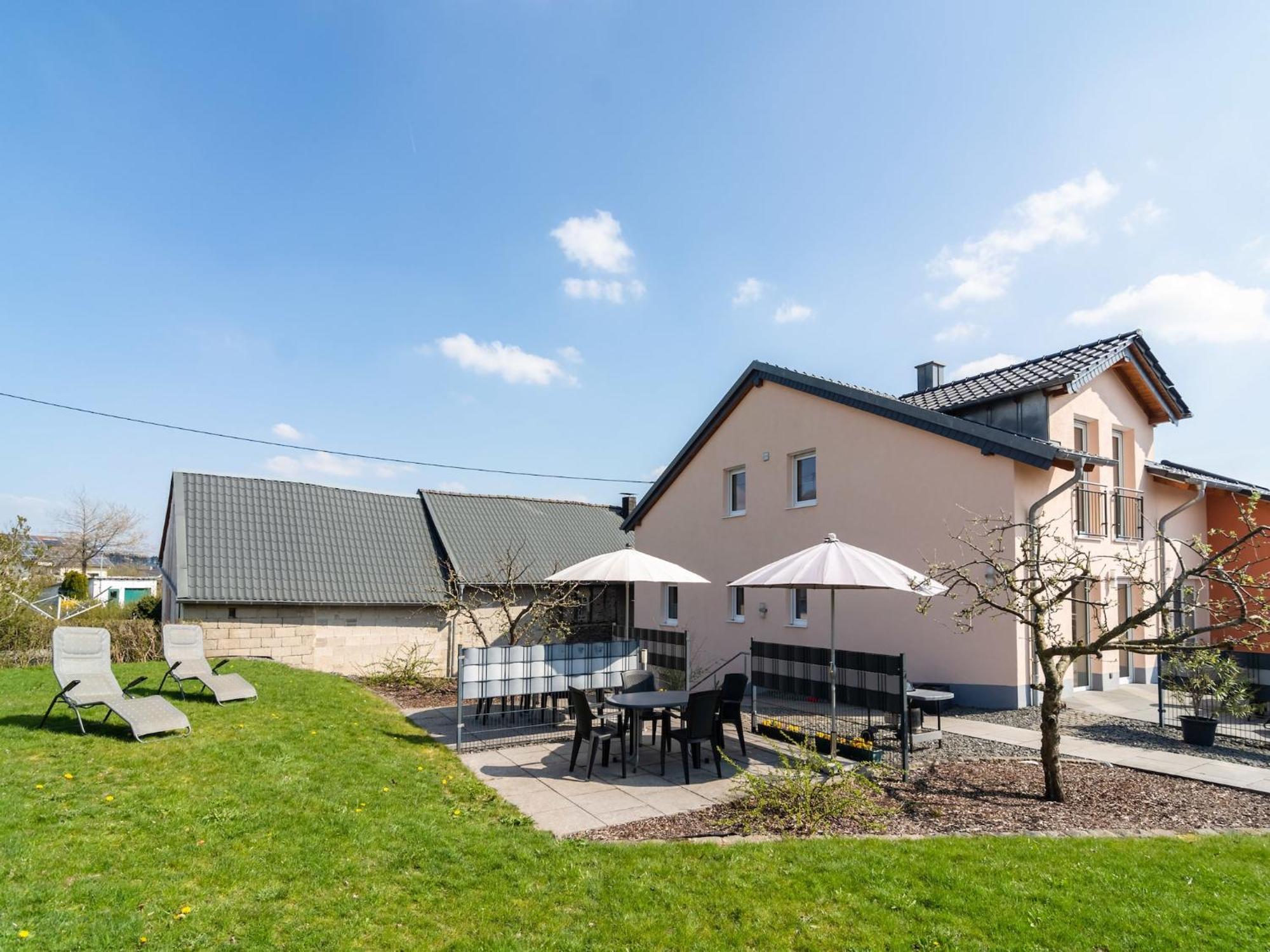 Lovely Modern Apartment With Private Terrace Ellscheid Exterior foto